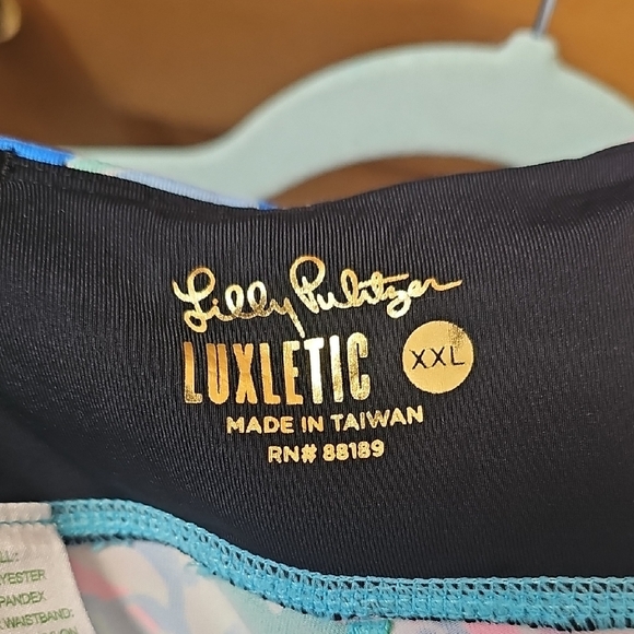 Lilly Pulitzer Luxletic Tropical Floral Women's Active Capris - Picture 2 of 3